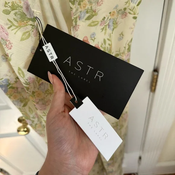 ASTR the label floral spring maxi dress flutter sleeve - Picture 4 of 7